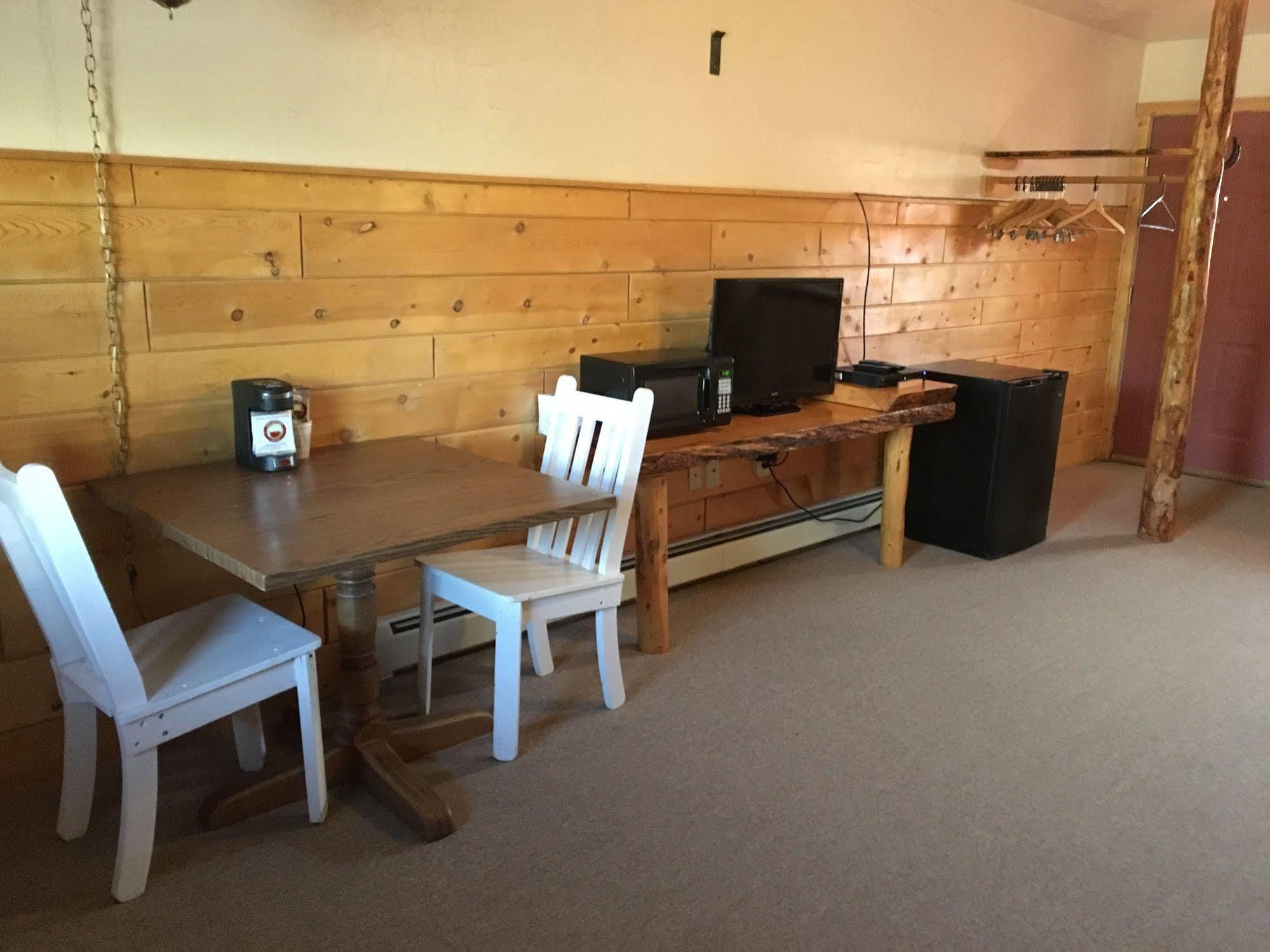 Chinook Winds Motel Dubois Eksteriør bilde
